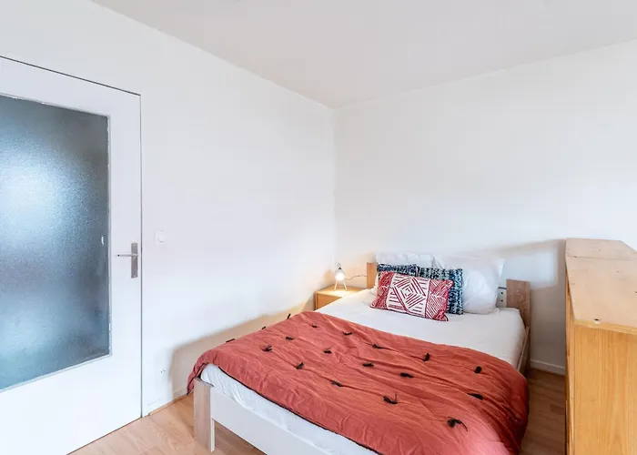 M078 Marquer Joli Château Rouge Appartement Annemasse