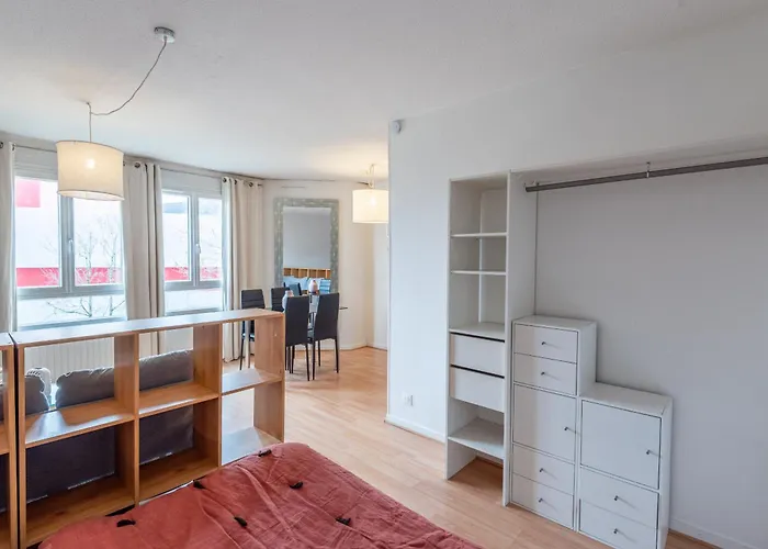 M078 Marquer Joli Château Rouge Appartement